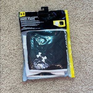 NWT: Under Armour Reversible Knee Pads